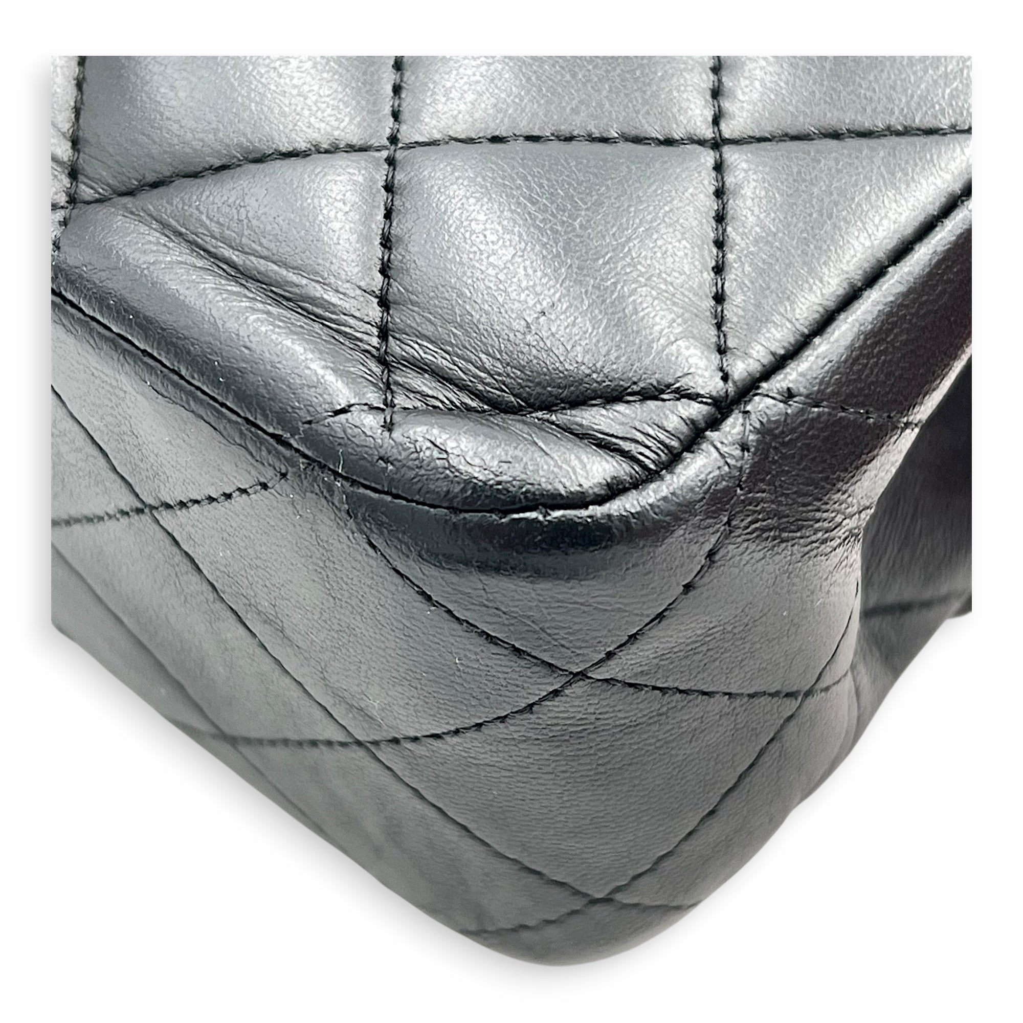 Classic Shoulder Bag Medium Black in Lambskin, Gold hardware - Image 9