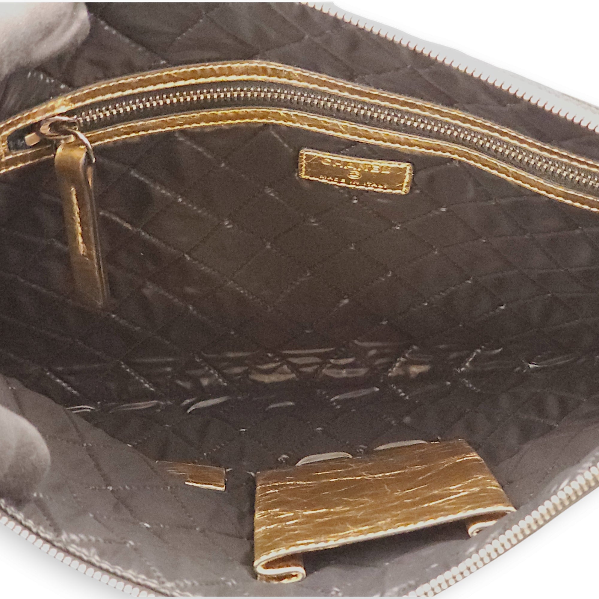 Feministe Mais Feminine Matallic Gold Clutch in Calfskin, Palladium hardware - Image 7