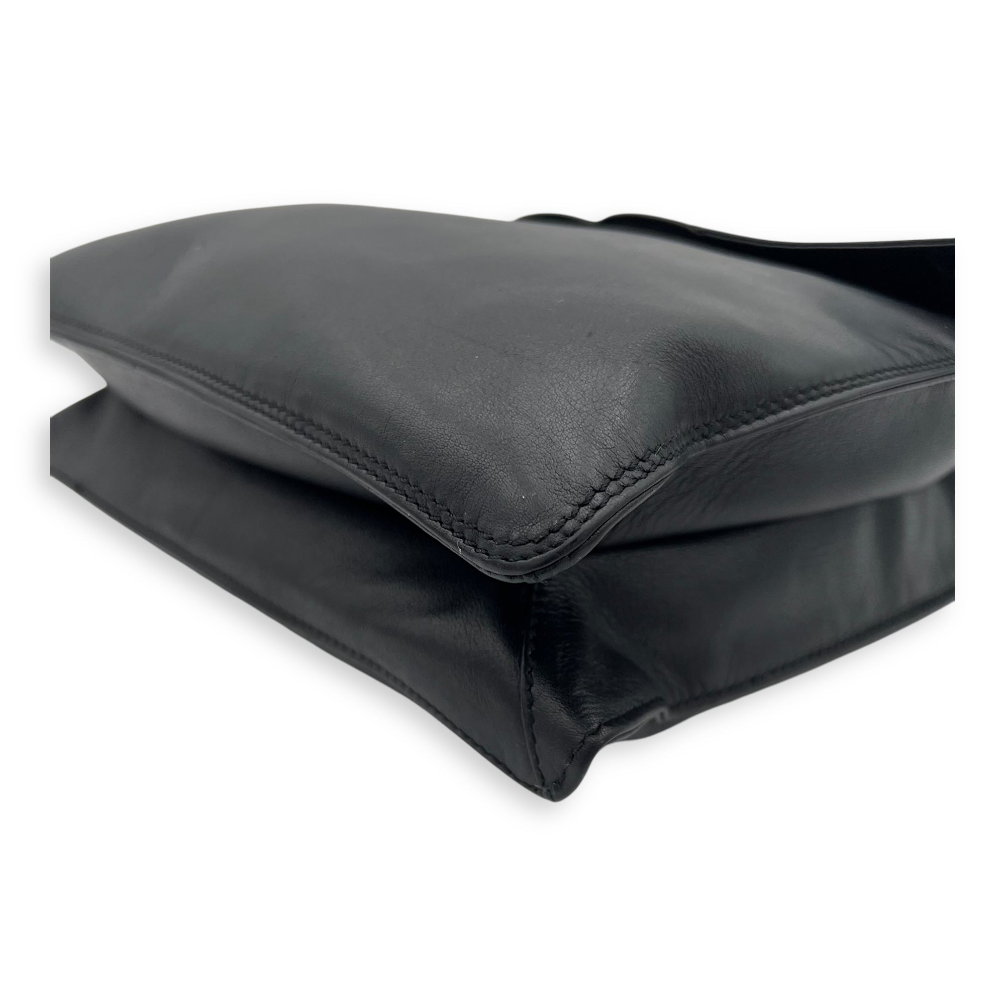 Vintage CC Black Crossbody Bag in Calfskin, Gold hardware - Image 12