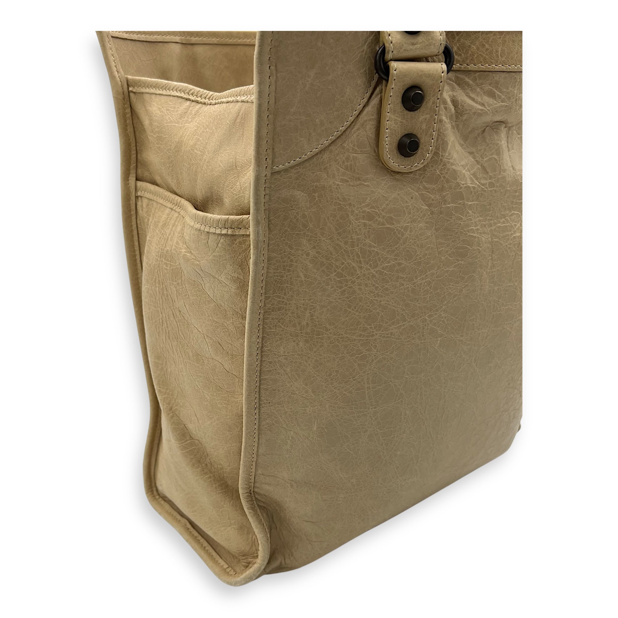 City Shopper Beige Tote Bag in Distressed Leather, Gunmetal hardware - Image 16