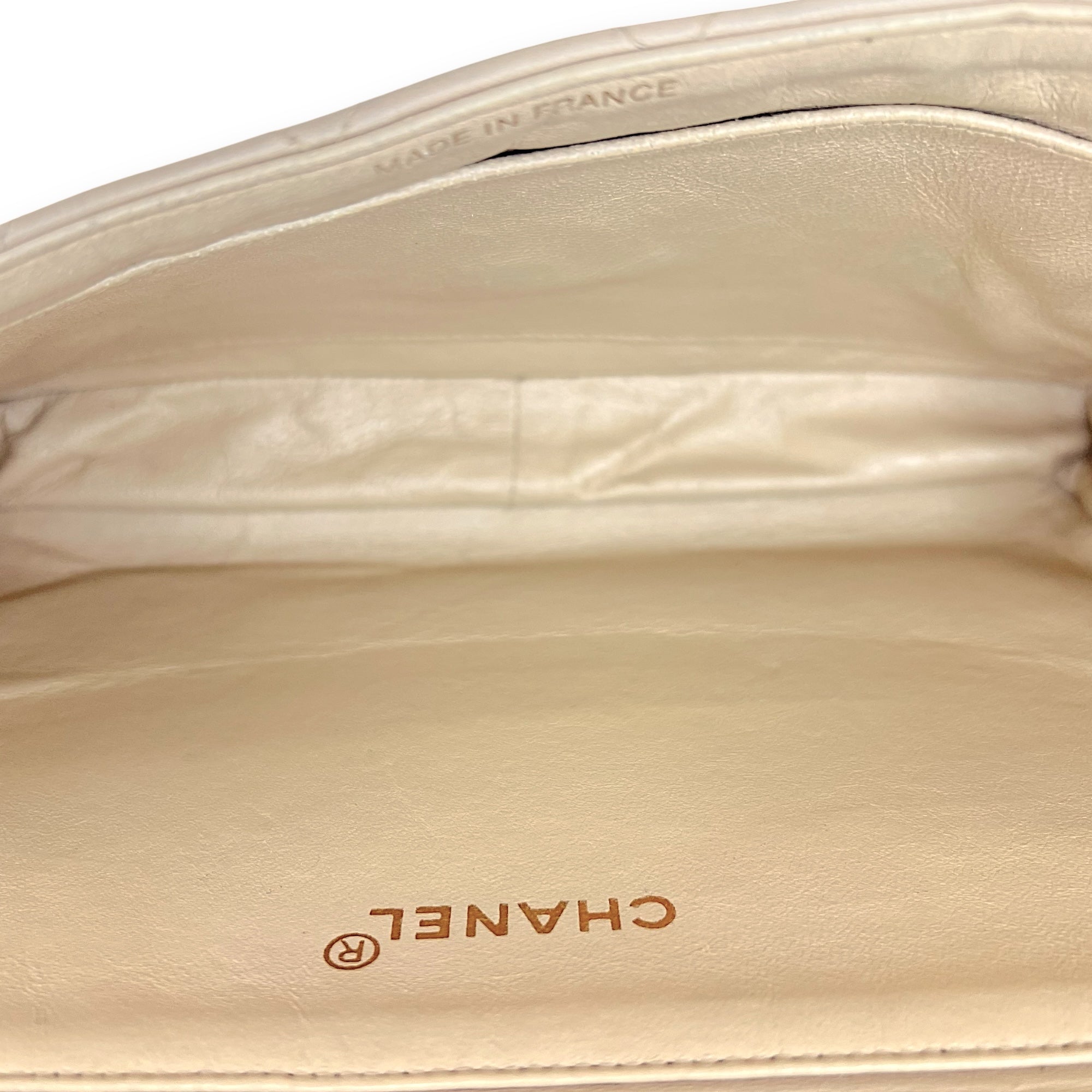 Vintage Double Face Flap Beige Shoulder Bag in Lambskin, Gold hardware - Image 8