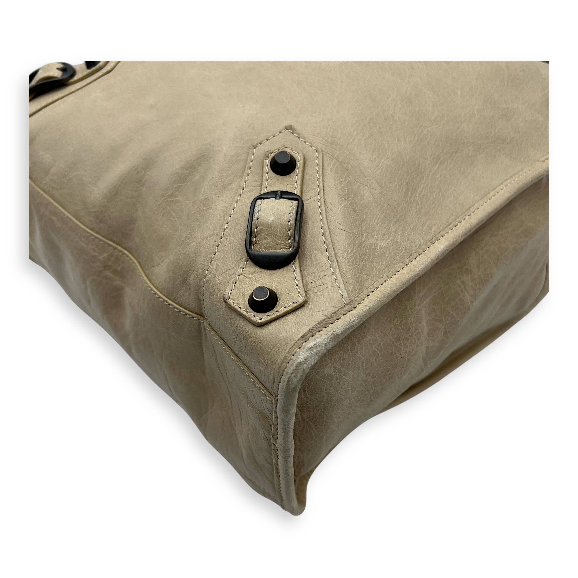 City Shopper Beige Tote Bag in Distressed Leather, Gunmetal hardware - Image 10