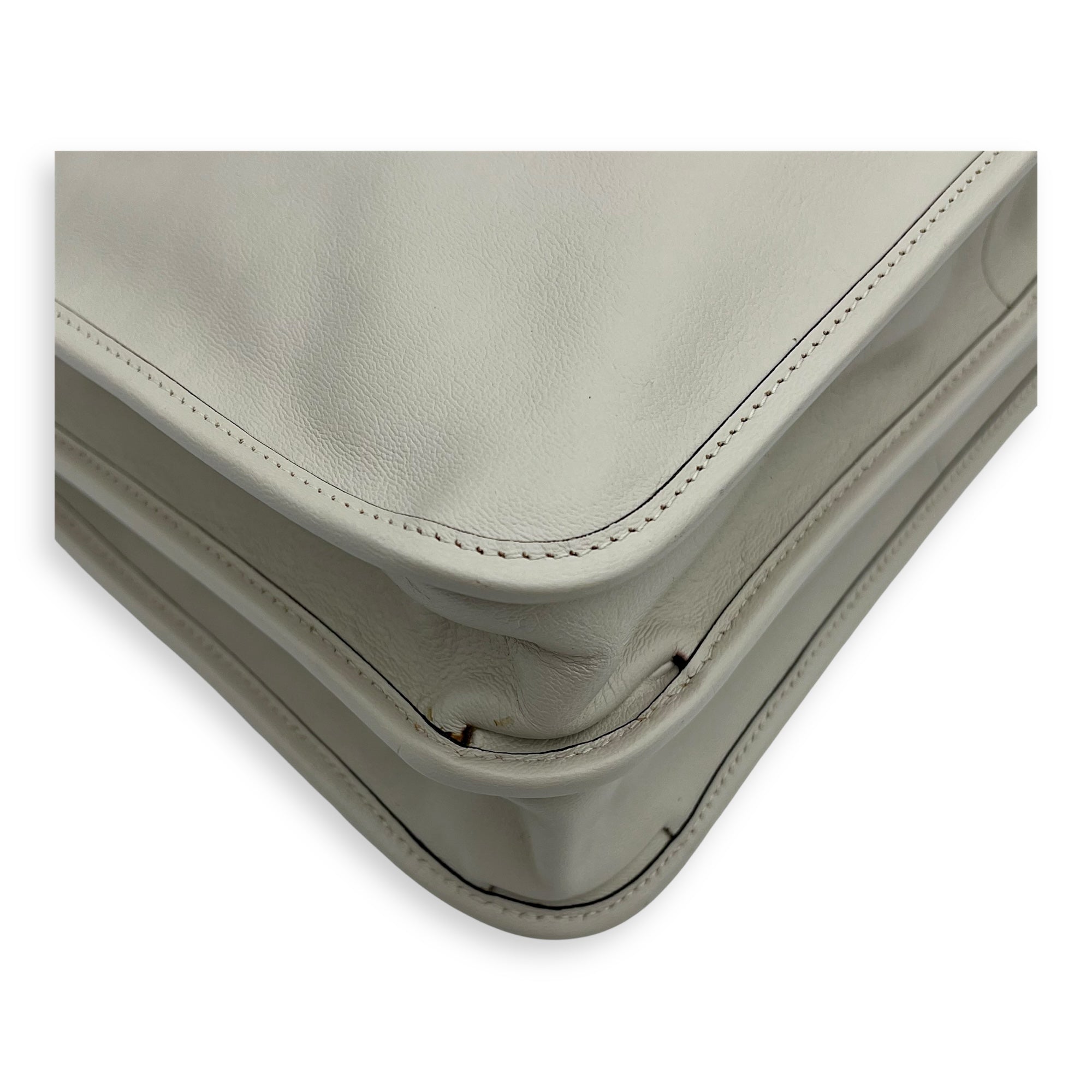 Horsebit 1955 Top Handle Bag White in Calfskin, Gold hardware - Image 10