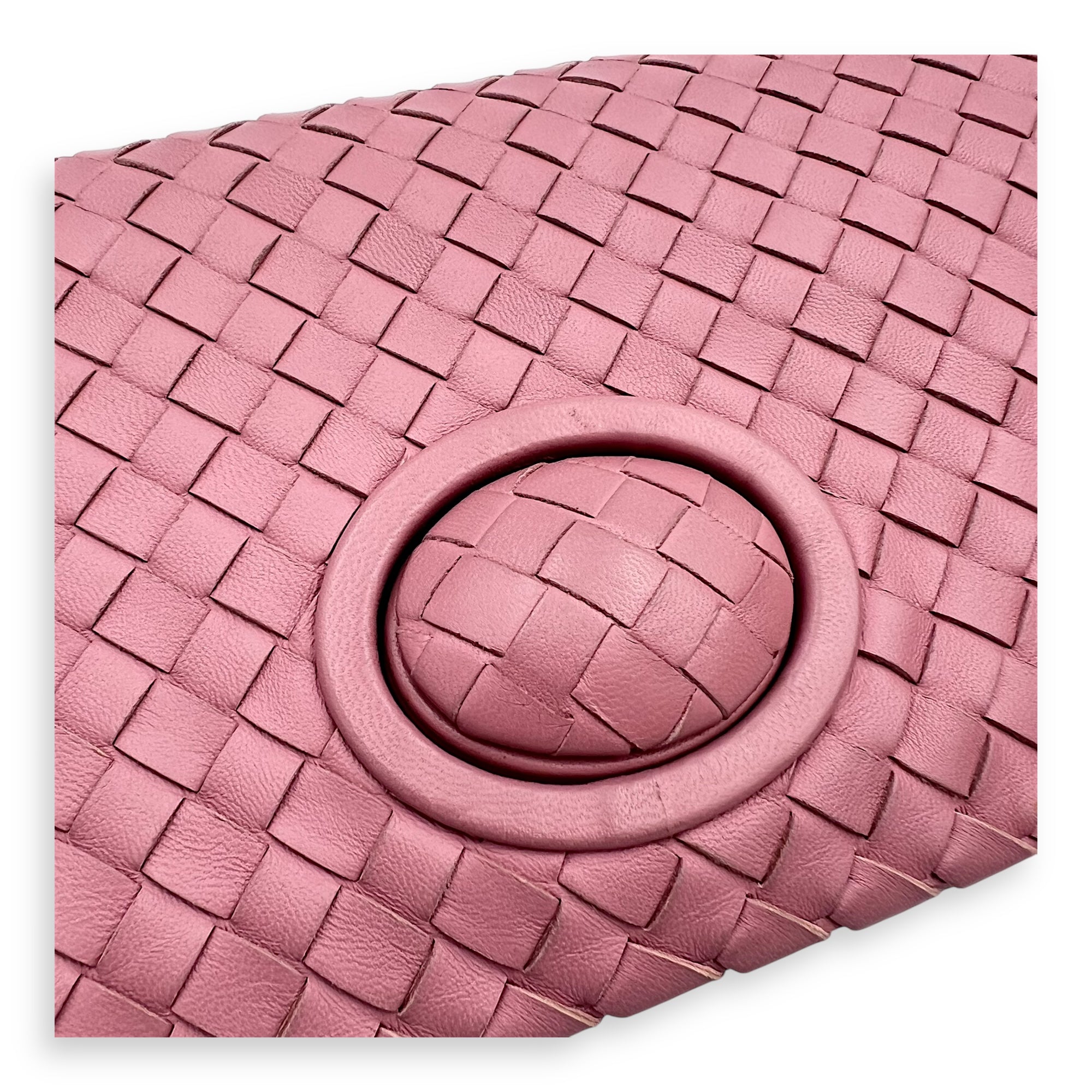 Intrecciato Clutch Pink in Lambskin - Image 12